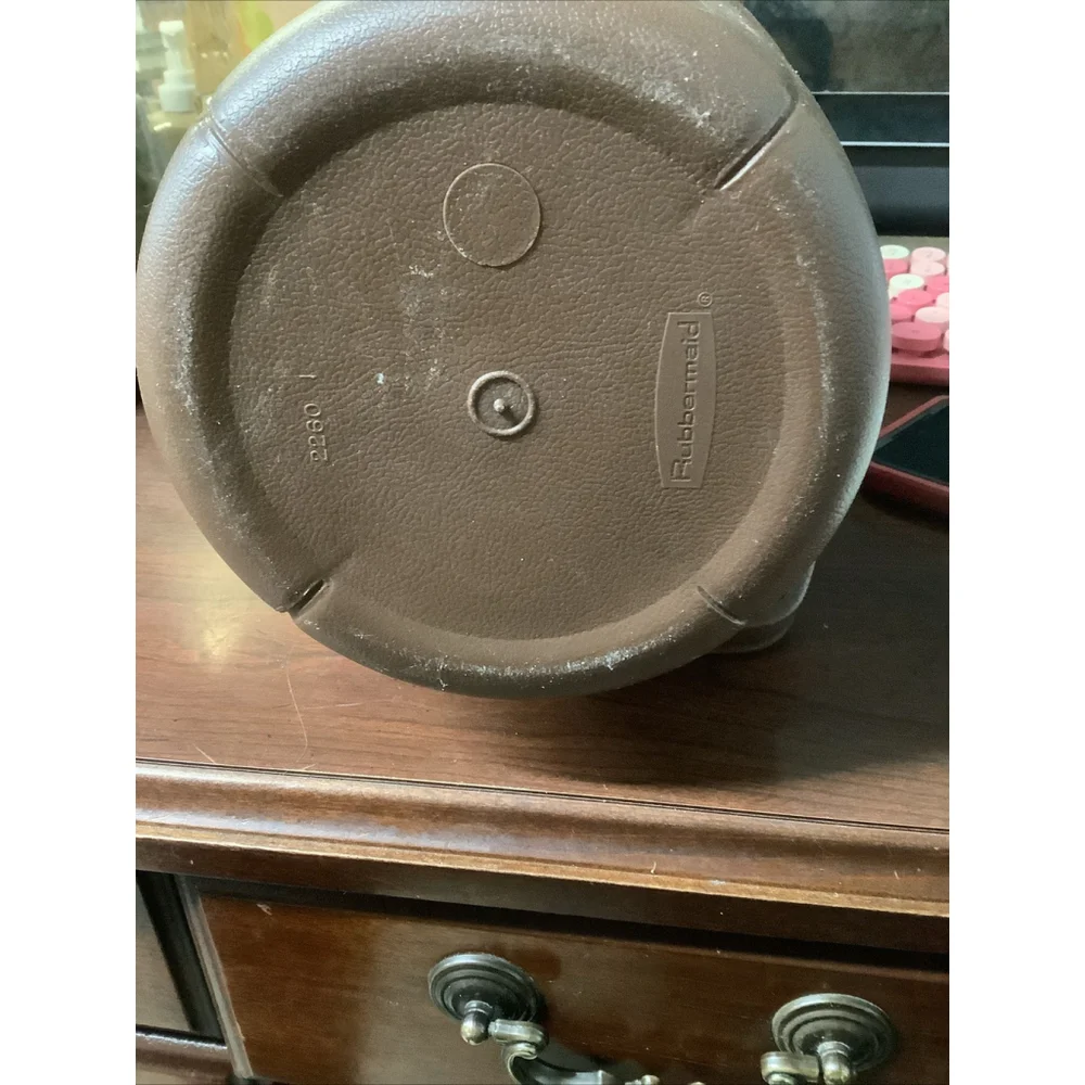 Vintage 1970's Classic Rubbermaid Brown Insulated Ice Bucket